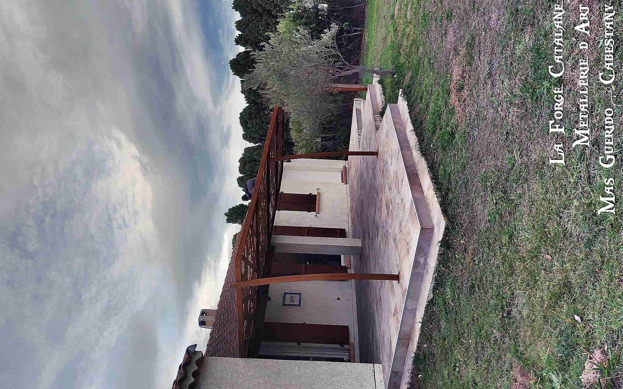 Pergola moderne decoupe laser forge catalane.jpg